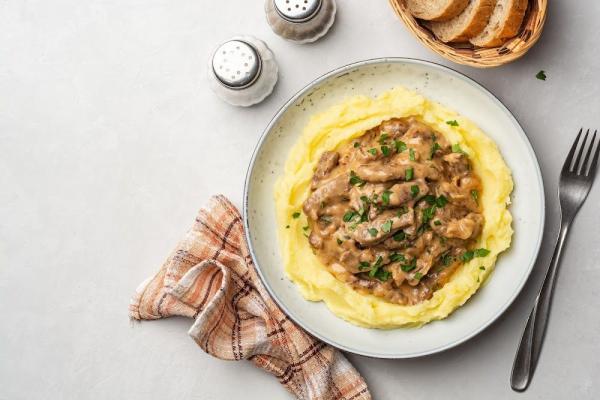 Kip stroganoff met basilicum stamp
