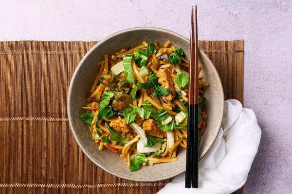 Sticky tempeh noodles